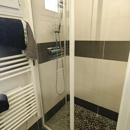 Holiday home T3 En Rez-de-jardin Avec Piscine, Parking, Clim Et Proche A - Fr-1-607-58 Agde