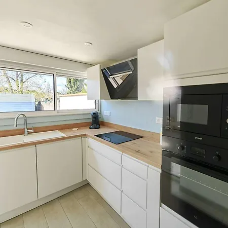 T3 En Rez-de-jardin Avec Piscine, Parking, Clim Et Proche A - Fr-1-607-58 Holiday home *